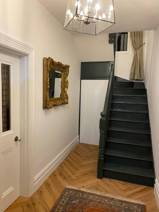 Three-Bedroom House,1406108336:JPEG