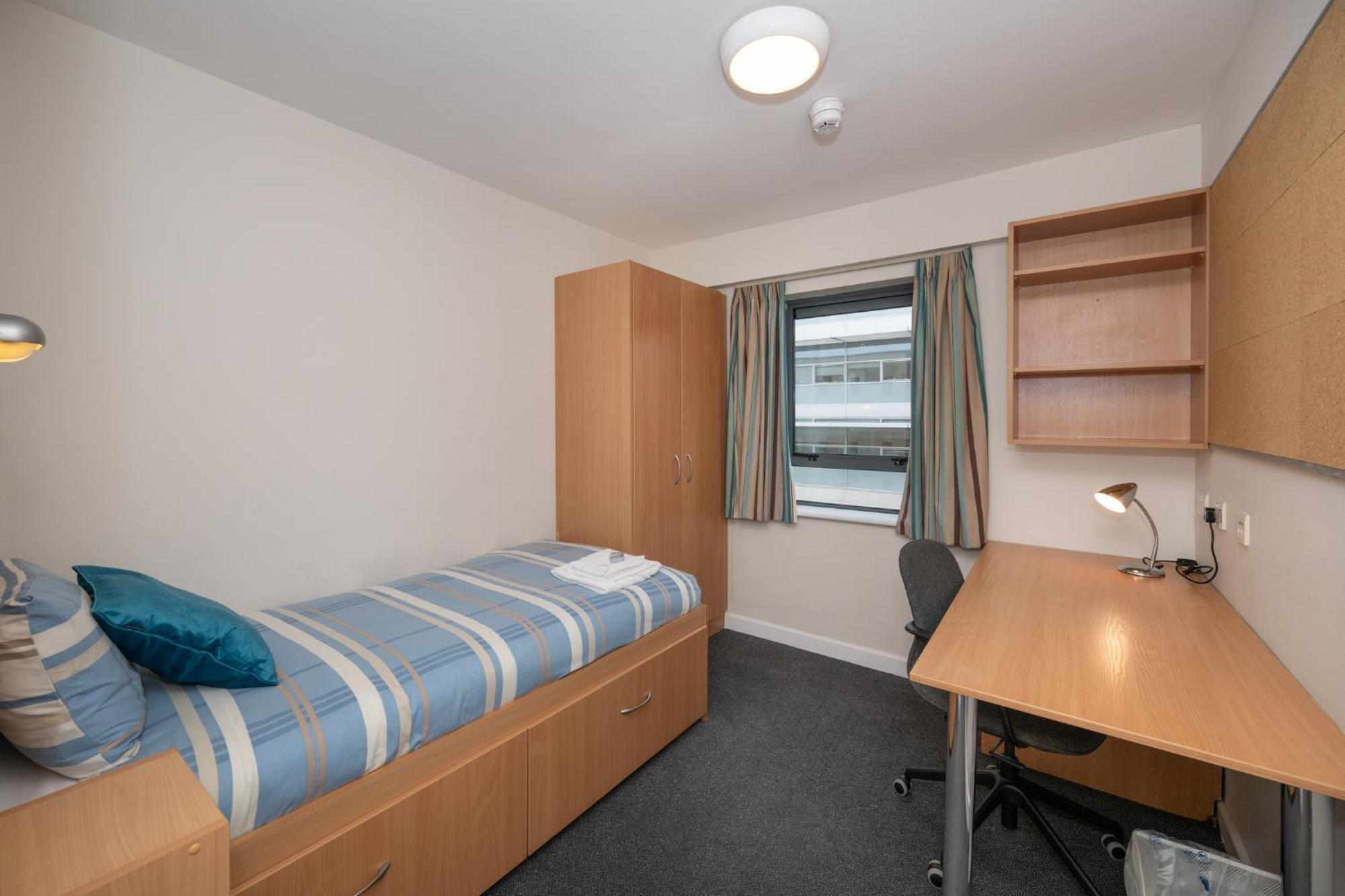 Private Single Room with Shared Kitchen
