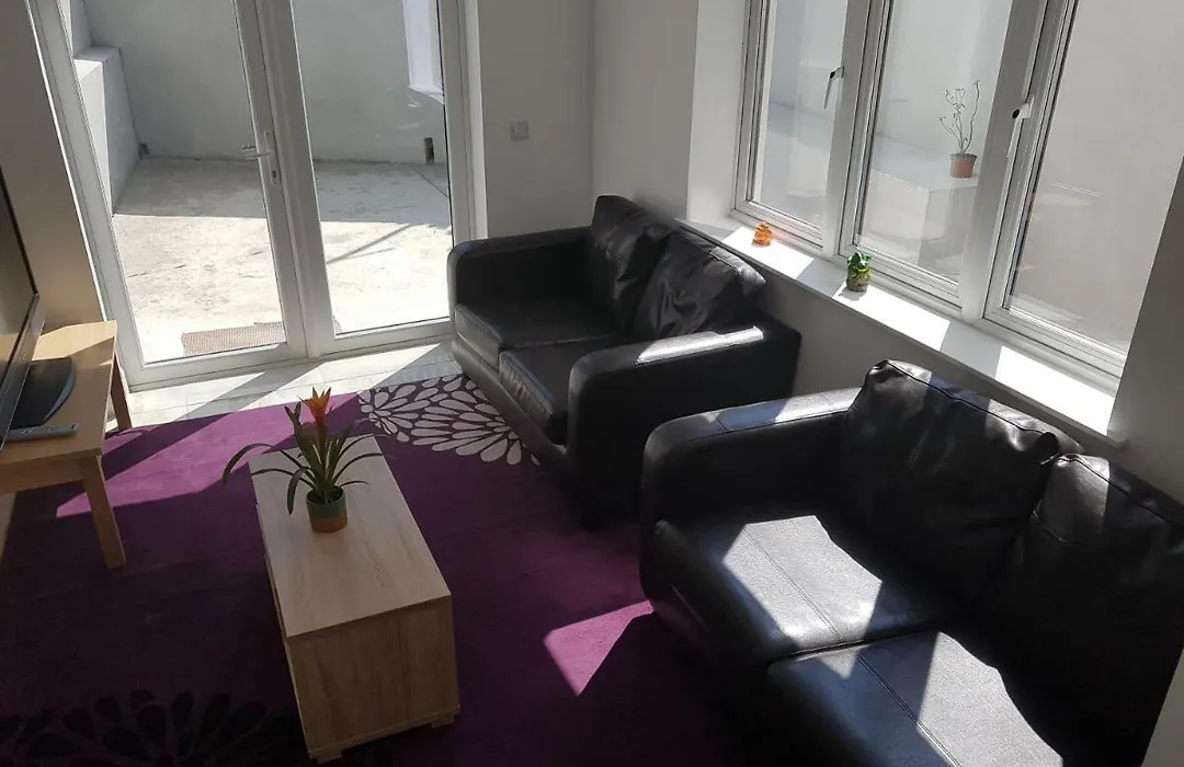 4 Bed Comfy House, Cork, Suit 7 Guest Max-1