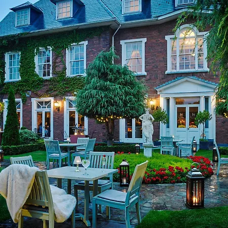 Hayfield Manor-2