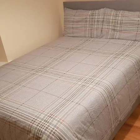 3 Bedroom Newly Furnished Cork City-2