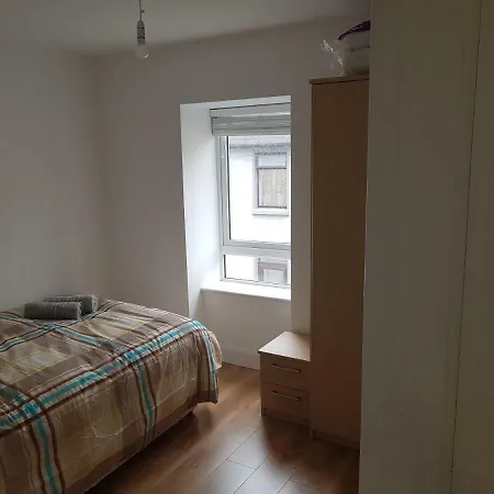 4 Bed Comfy House, Cork, Suit 7 Guest Max-3